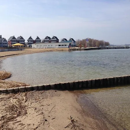 Am Wasser Mit Terrasse Und Kaminofen * Rechlin